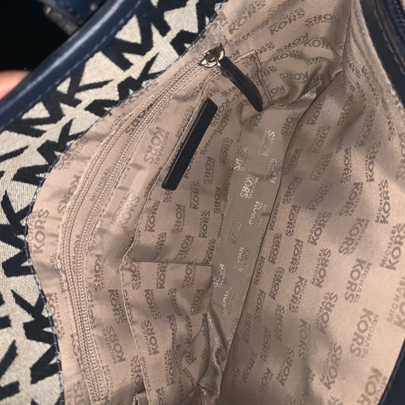 Michael Kors Handbag - Picture 3 of 7